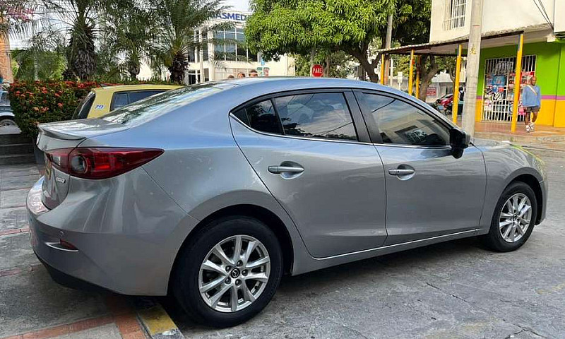 Vendo Mazda 3 Tourin...