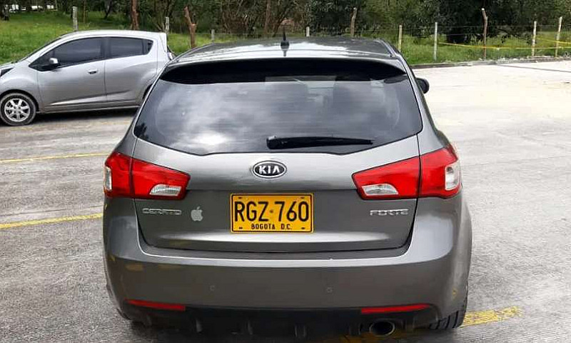 Hermoso Kia Cerato F...