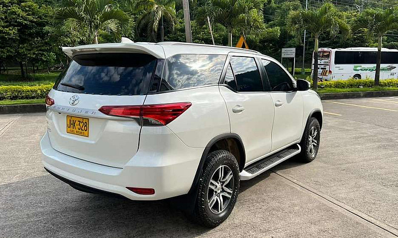 Toyota Fortuner Sr 2...