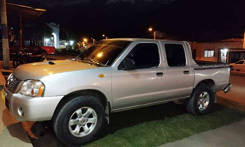 Vendo Camioneta Niss...
