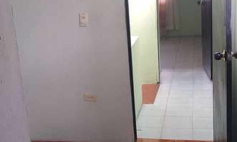 Arriendo Casa...