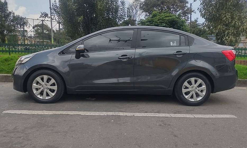 Kia Rio Ubx 2013...