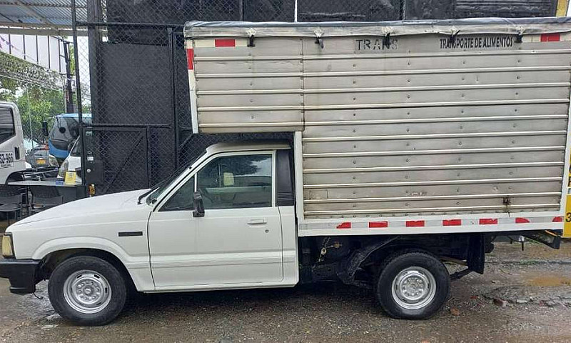 Camioneta Mazda B220...