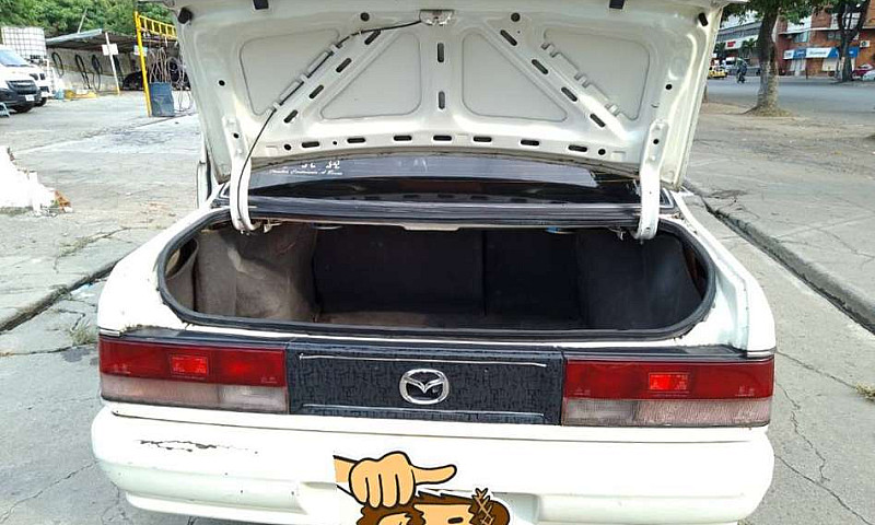 Se Vende Carro Mazda...