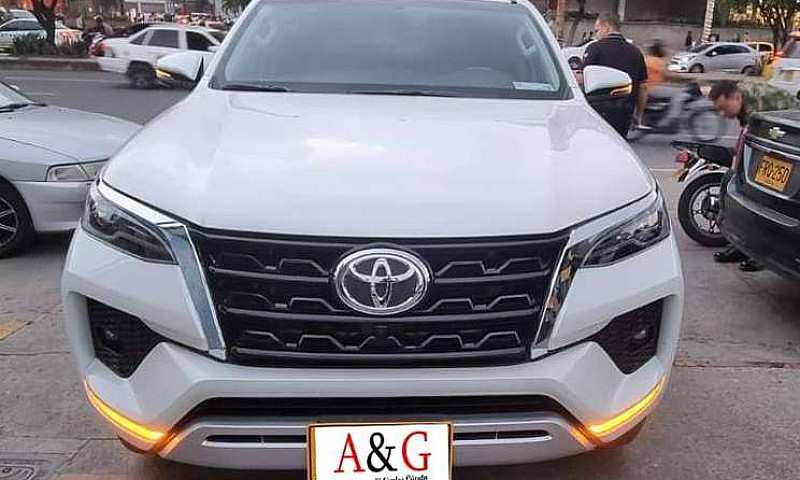 Toyota Fortuner Srv ...