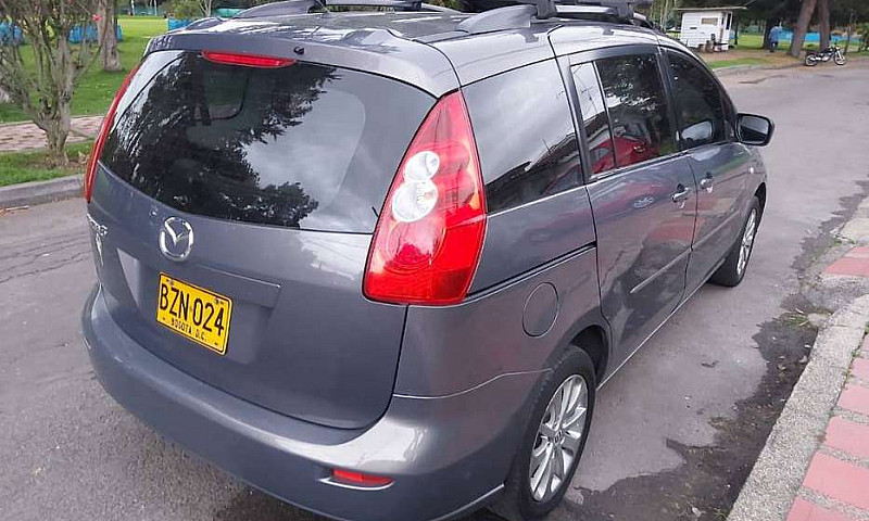 Camioneta Mazda 5...