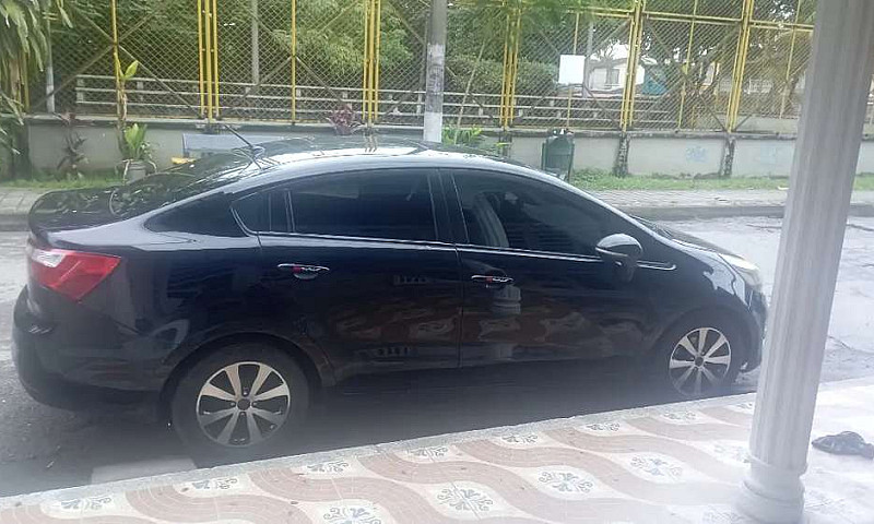 Vendo Kia Rio Full E...