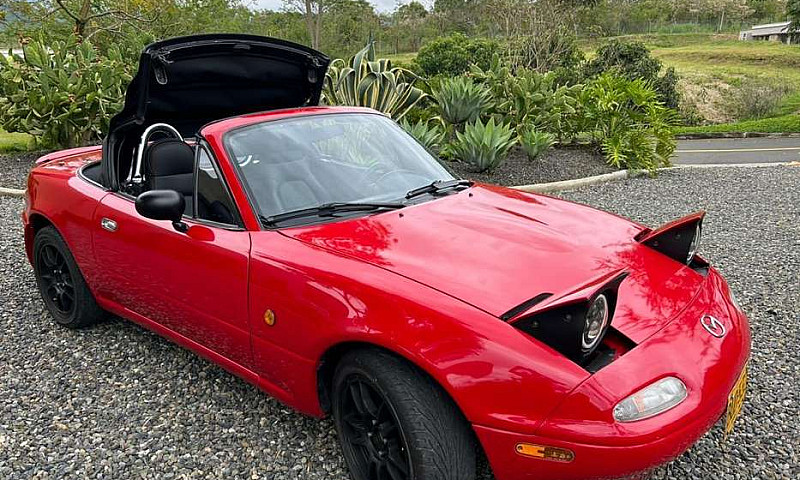 Vendo Mazda Miata 19...