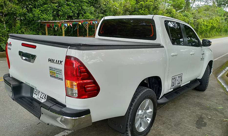 Toyota Hilux 2020...