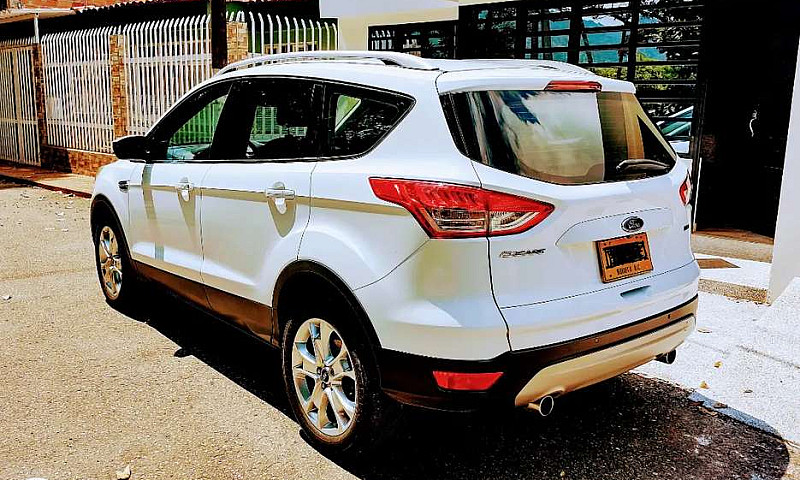 Ford Escape Titanium...