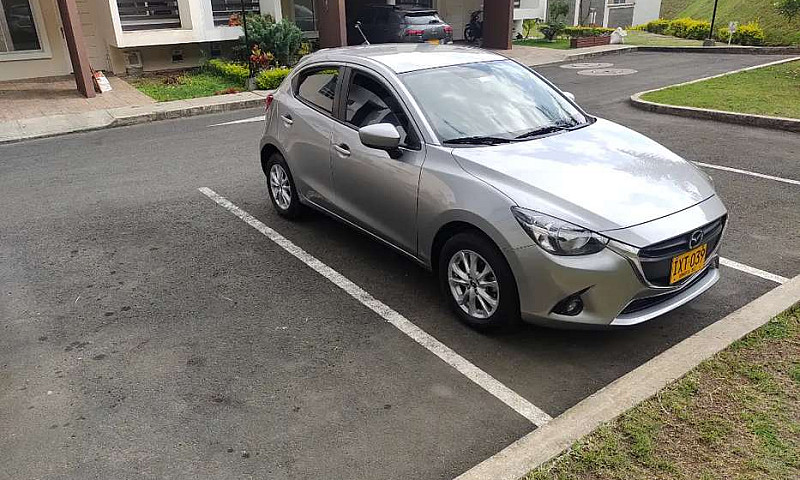 Hermoso Mazda 2 Tour...