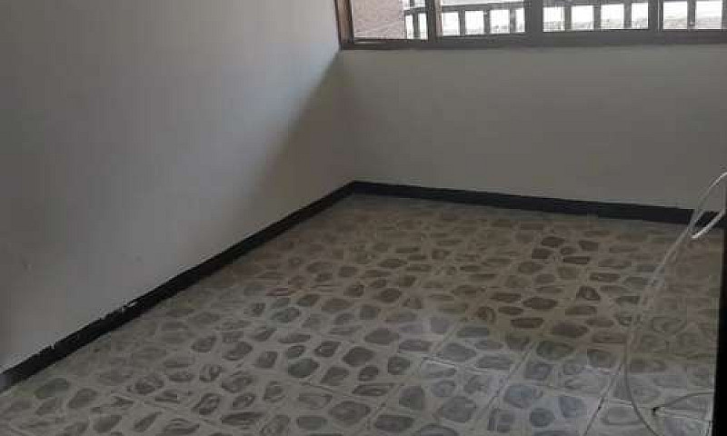 Se Alquila Casa 2.50...
