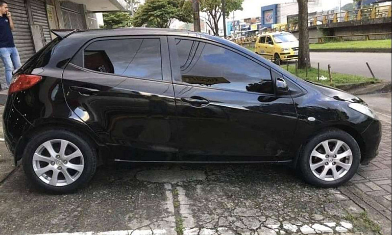Vendo Mazad 2 Modelo...
