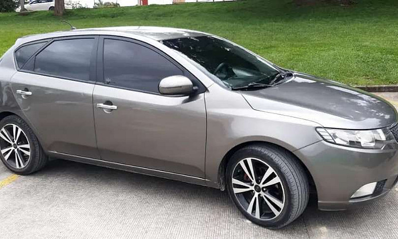 Hermoso Kia Cerato F...