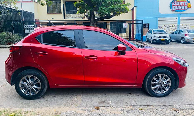 Se Vende Mazda 2 Tou...