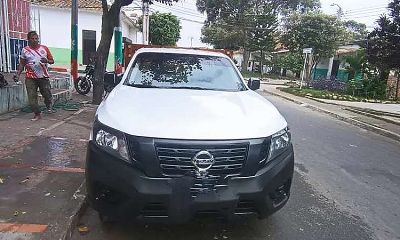 Nissan Frontier Esta...