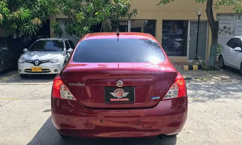 Nissan Versa Advance...