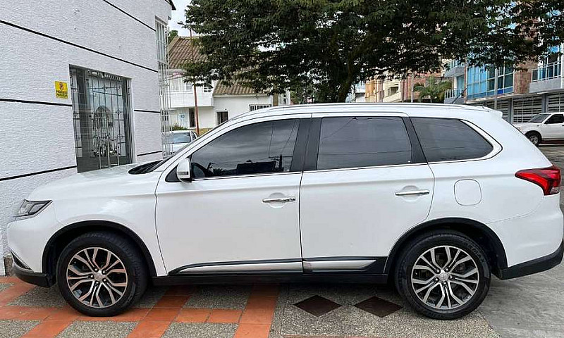 Mitsubishi Outlander...