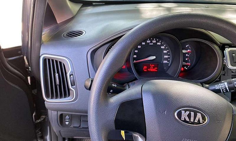 Vendo Kia Rio Space ...