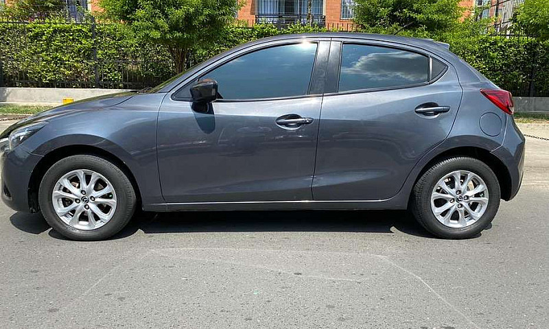 Mazda 2 Touring 2017...