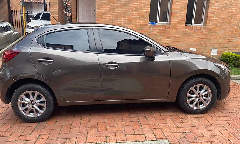 Se Vende Mazda 2 Tou...