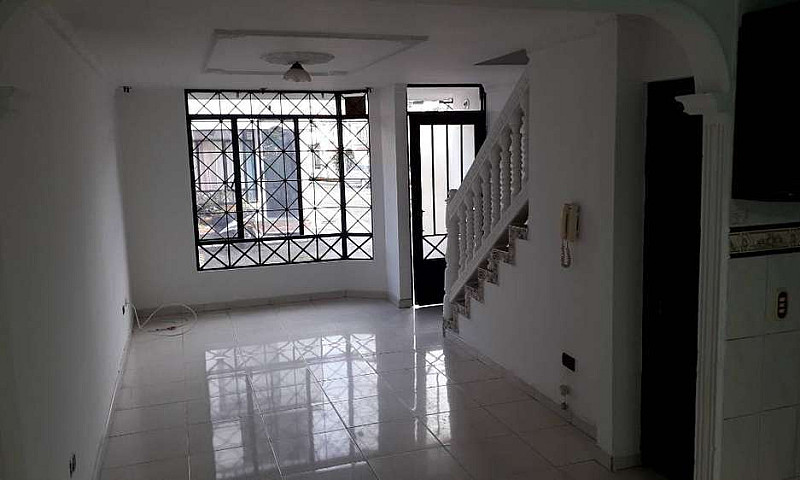 Venta De Casa Amplia...