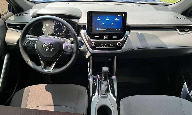 Toyota Corolla Cross...