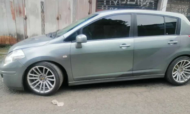 Vendo Nissan Tiida S...