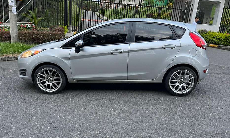 Ford Fiesta Hb Se...