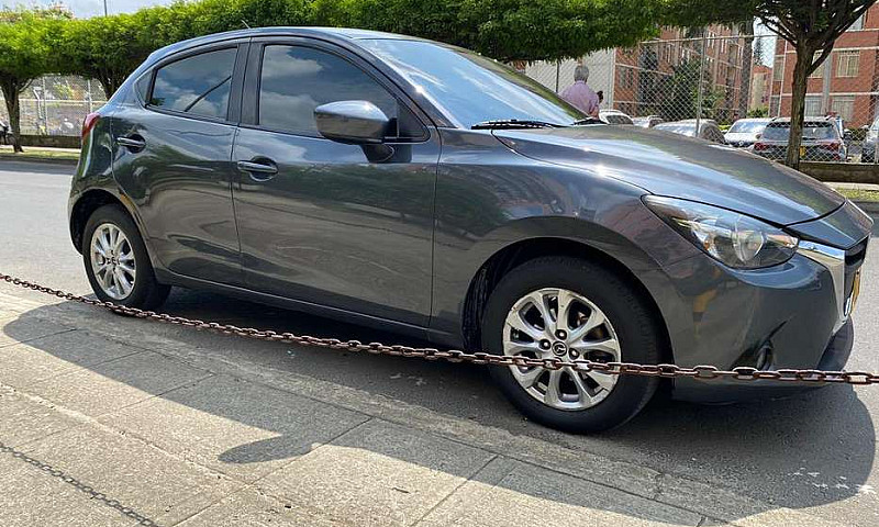 Mazda 2 Touring 2017...