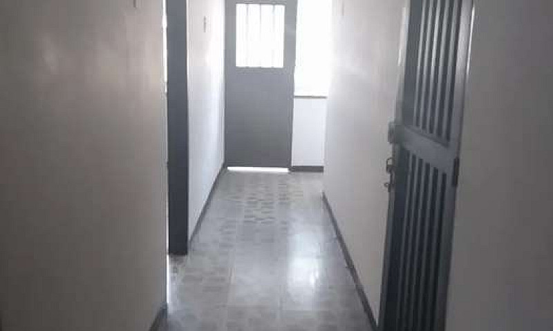 Se Alquila Casa 2.50...