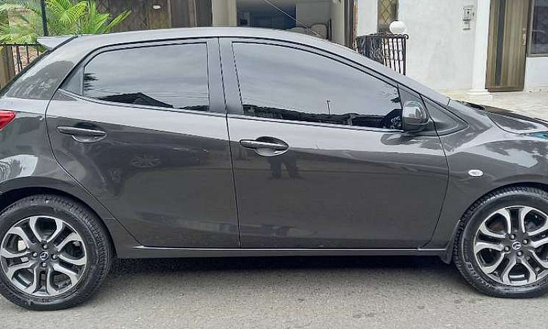 Vendo Mazda 2 Hatch ...