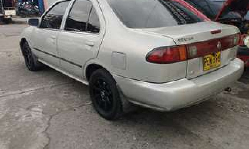 Vendo Nissan Sentra...