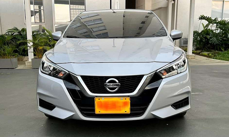 Vendo Nissan Versa M...
