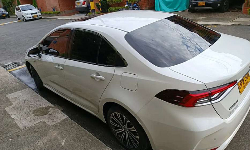 Vendo Toyota Corolla...