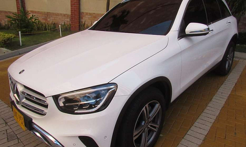 Mercedes Benz Glc300...