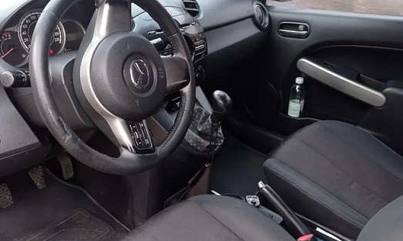 Vendo Mazda2 Hatcbac...