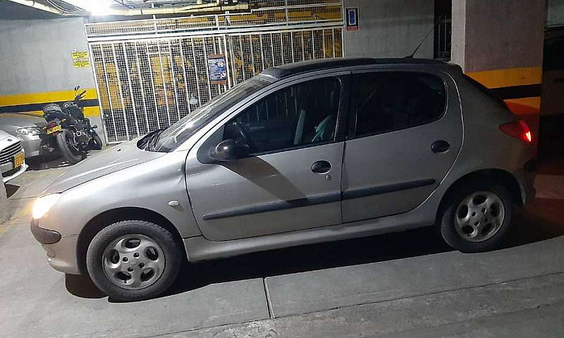 Peugeot 206 Modelo 2...