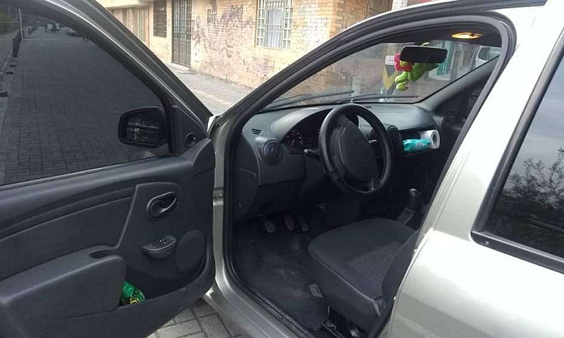 Renault Logan 2012...