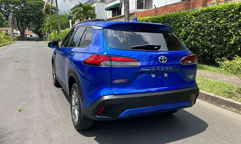 Toyota Corolla Cross...