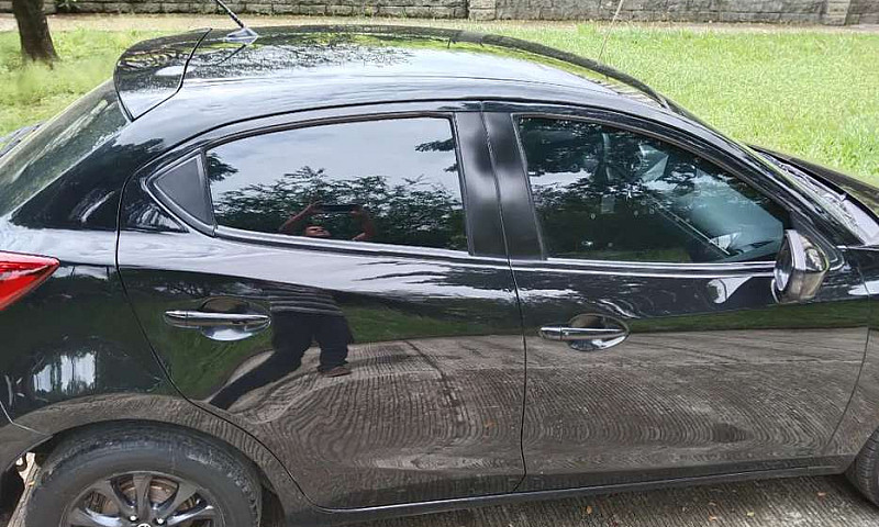 Espectacular Mazda 2...