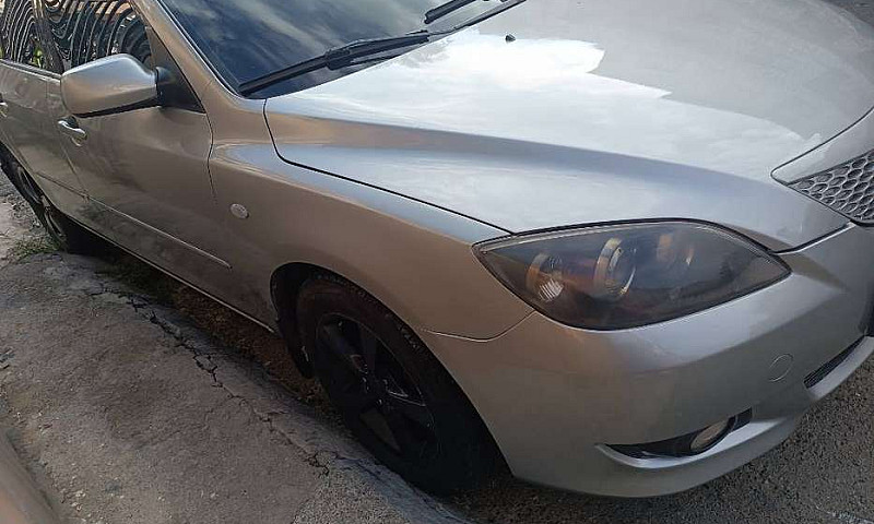 Mazda 3 Modelo 2005...