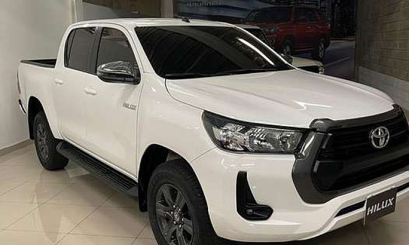 Vendo Toyta Hilux 2....
