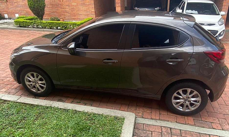 Se Vende Mazda 2 Tou...