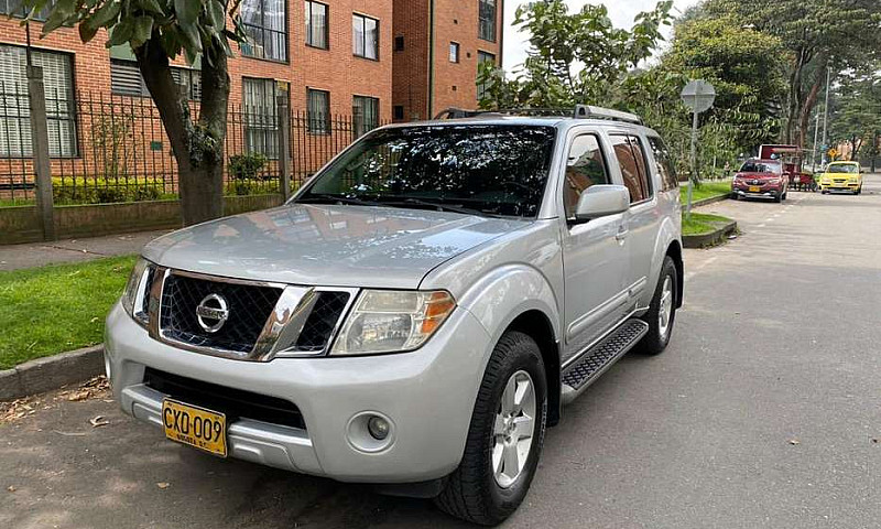 Nissan Pathfinder 20...