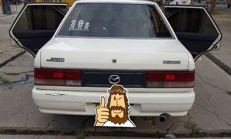 Se Vende Carro Mazda...