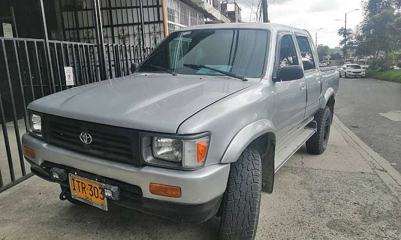 Toyota Hillux 22R Do...