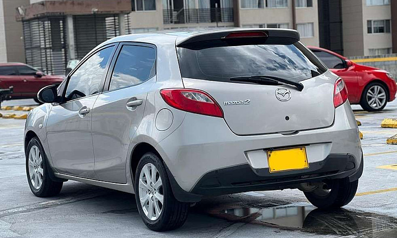 Mazda 2 2010...