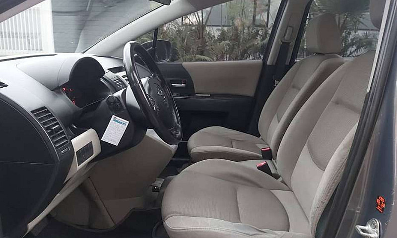 Camioneta Mazda 5...