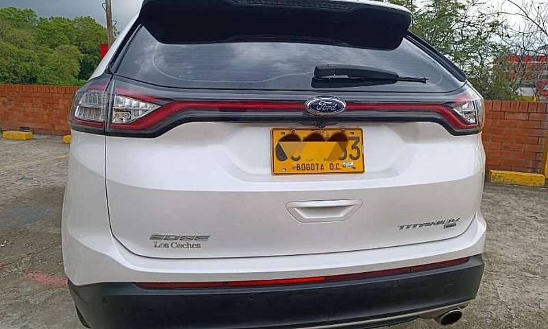 Ford Edge Titanium...